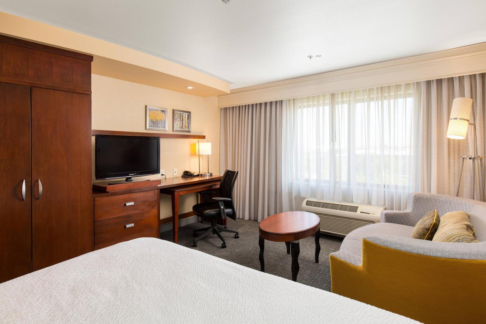 คอร์ตยาร์ด แอนทาริโอ แรนโช คูคามอนกา Hotel แรนโชคูคามอนกา ภายนอก รูปภาพ