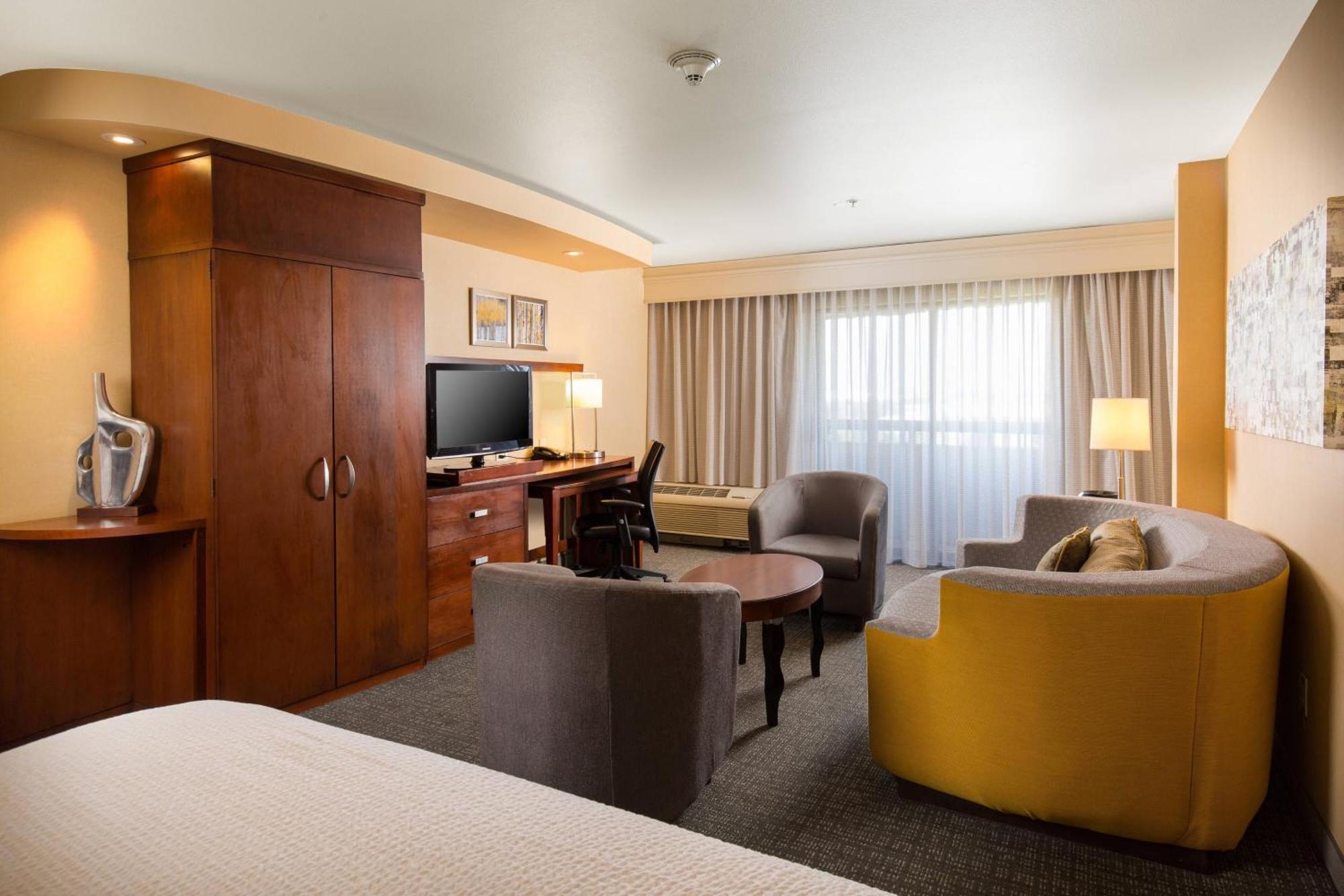 คอร์ตยาร์ด แอนทาริโอ แรนโช คูคามอนกา Hotel แรนโชคูคามอนกา ภายนอก รูปภาพ