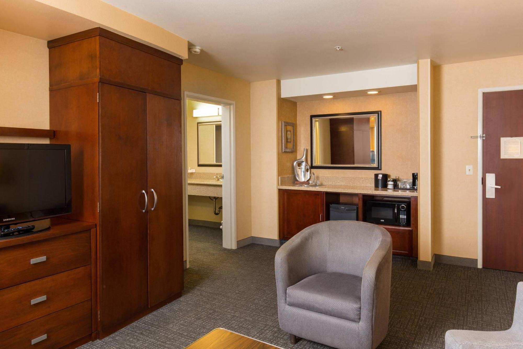 คอร์ตยาร์ด แอนทาริโอ แรนโช คูคามอนกา Hotel แรนโชคูคามอนกา ภายนอก รูปภาพ