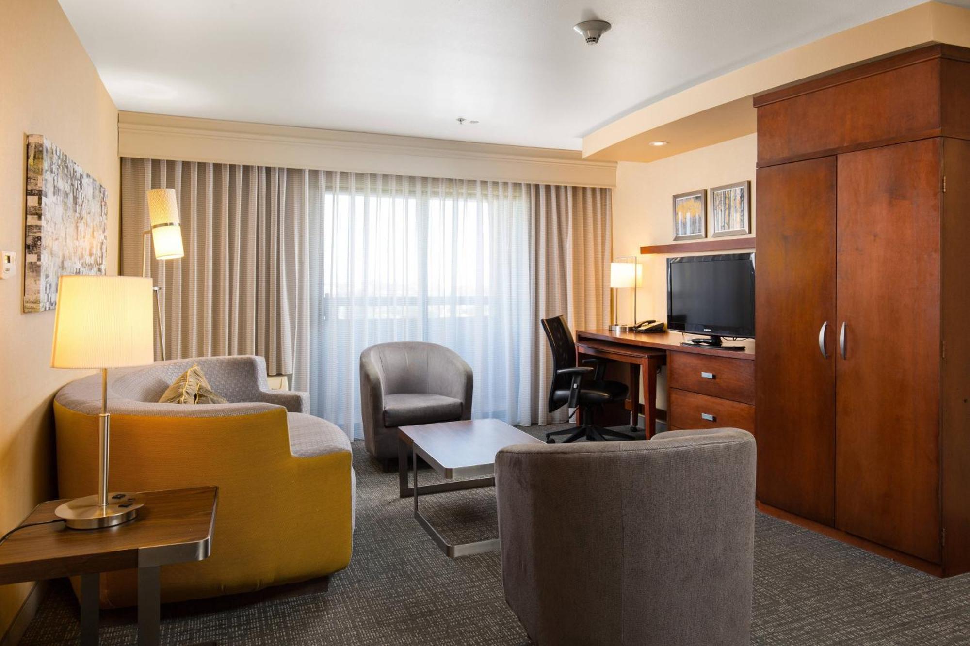 คอร์ตยาร์ด แอนทาริโอ แรนโช คูคามอนกา Hotel แรนโชคูคามอนกา ภายนอก รูปภาพ